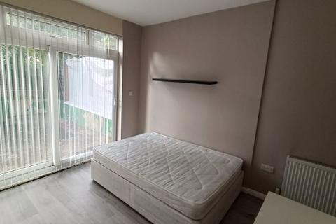 undefined, Ashburnham Road, Luton, Bedfordshire