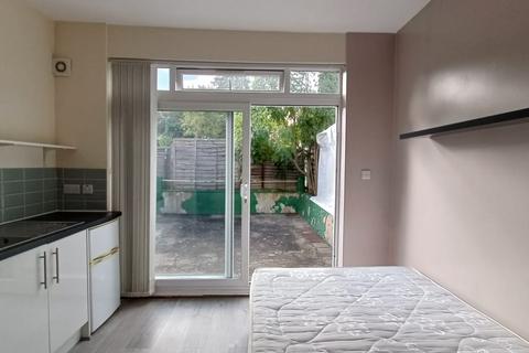 undefined, Ashburnham Road, Luton, Bedfordshire