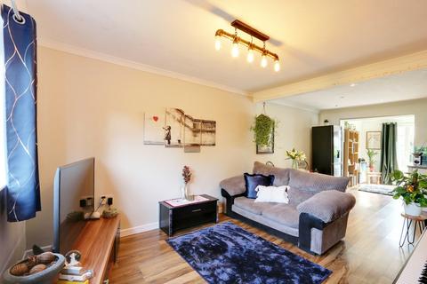 4 Alderdale, Lydney, GL15 5NG