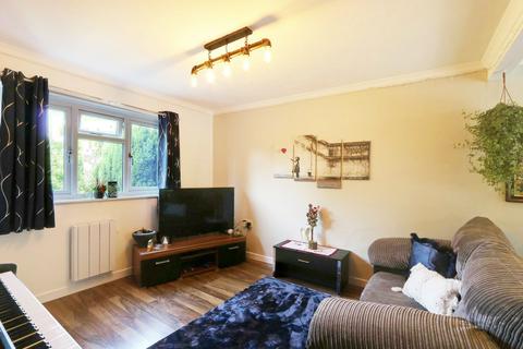 4 Alderdale, Lydney, GL15 5NG