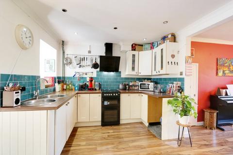 4 Alderdale, Lydney, GL15 5NG