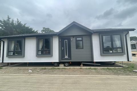 2 bedroom lodge for sale, Clacton-on-Sea, Essex, CO16