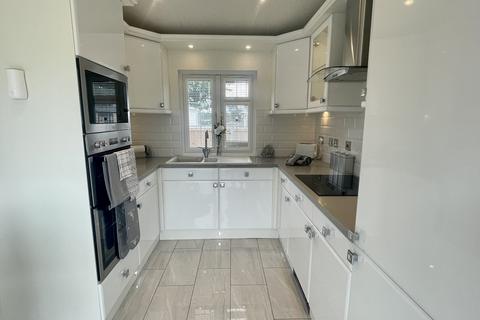 2 bedroom lodge for sale, Clacton-on-Sea, Essex, CO16