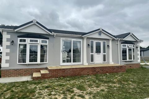2 bedroom lodge for sale, Clacton-on-Sea, Essex, CO16