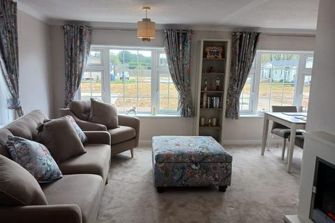 2 bedroom park home for sale, Bury St. Edmunds, Suffolk, IP28