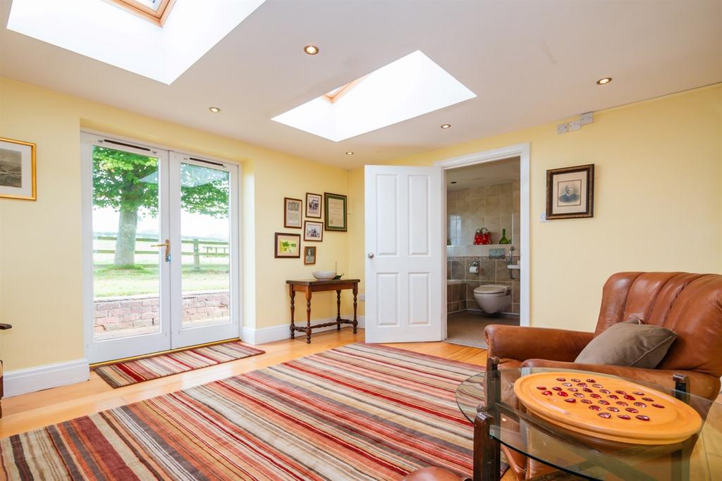 Sitting Room/Bedroom