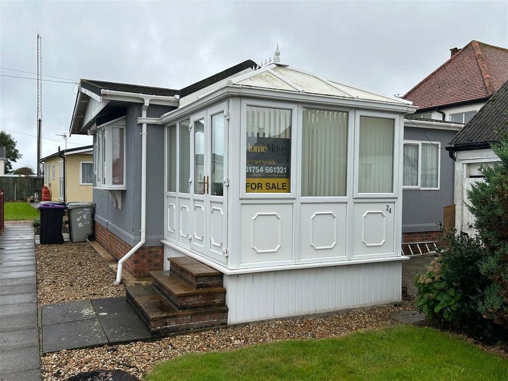 Sea Lane, Ingoldmells, Lincolnshire, PE25 1PD 2 bed detached bungalow