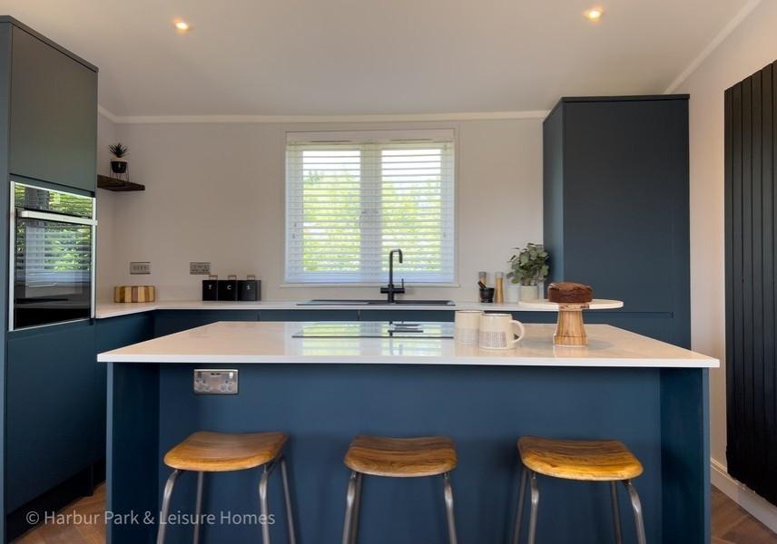 Harlow, Essex, CM19 2 bed park home for sale £285,000