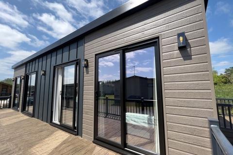 2 bedroom lodge for sale, Harlow, Essex, CM19