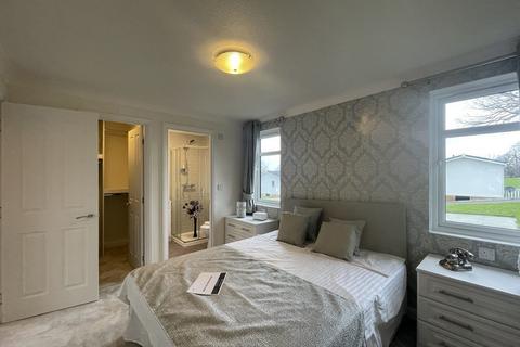2 bedroom lodge for sale, Ashford, Kent, TN27