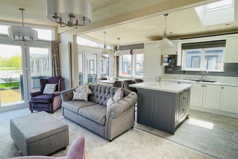 2 bedroom park home for sale, Staines, Surrey, TW18