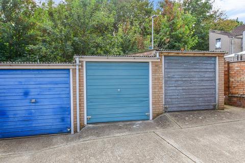 16a Crusoe Road, Erith, DA8 1PJ