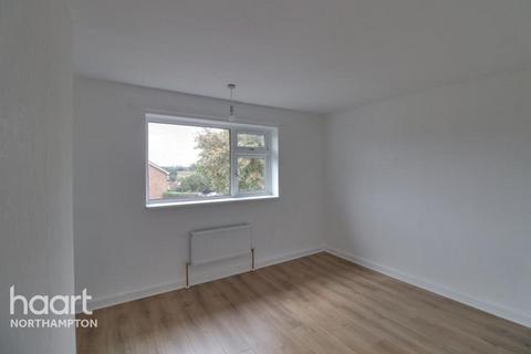 3 bedroom terraced house to rent, Bourne Crescent, Northampton