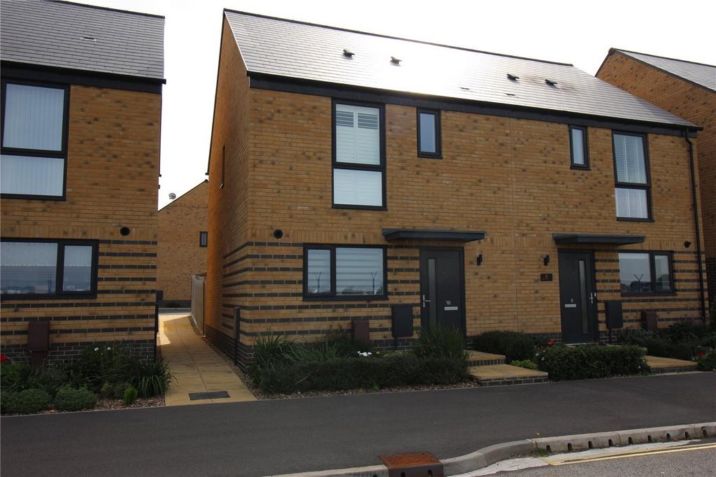 Daedalus Drive, LeeOnTheSolent, Hampshire, PO13 2 bed semidetached