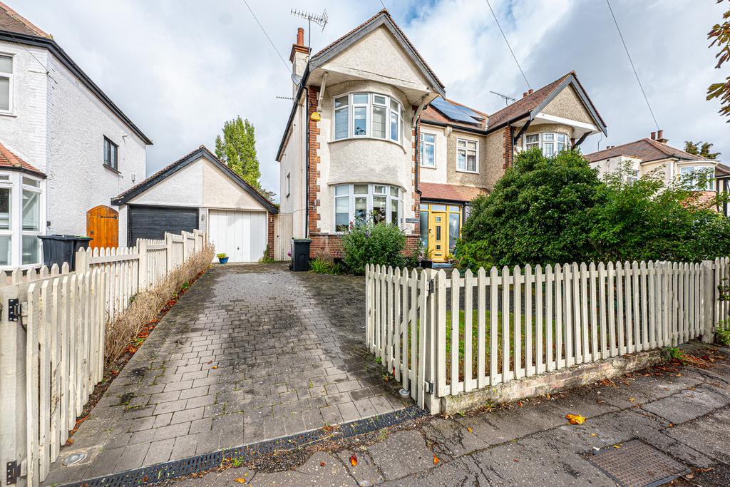Kenilworth Gardens, Westcliffonsea, SS0 3 bed semidetached house for