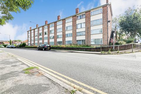 2 bedroom flat for sale, Southend Road, Stanford-le-hope, SS17