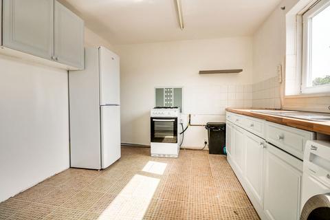 2 bedroom flat for sale, Southend Road, Stanford-le-hope, SS17