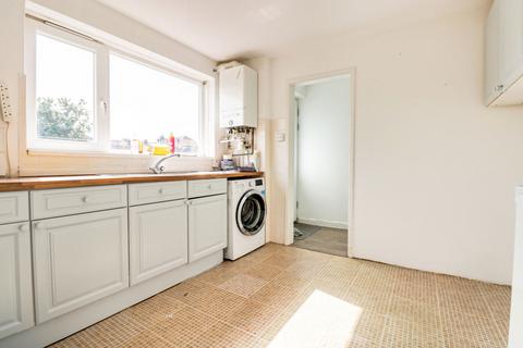 2 bedroom flat for sale, Southend Road, Stanford-le-hope, SS17