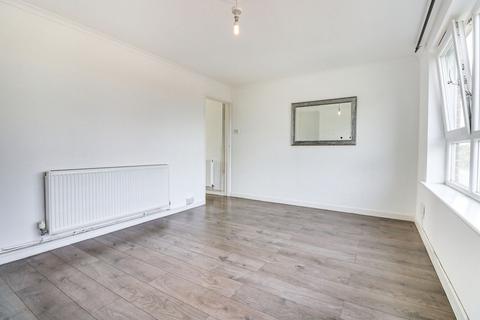 2 bedroom flat for sale, Southend Road, Stanford-le-hope, SS17