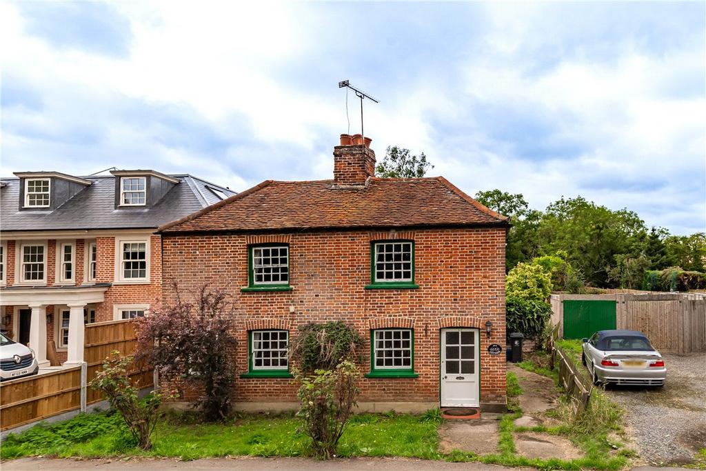 Fiddlers Hamlet, Epping, Essex, CM16 2 bed detached house £350,000