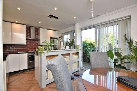 6 Moss Path, Galleywood, Chelmsford, CM2 8YQ