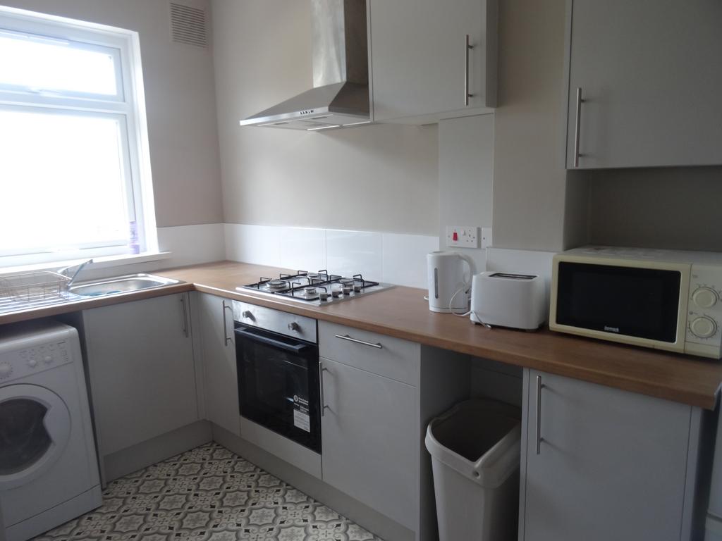 Apartment in Kingston upon Thames - View 2