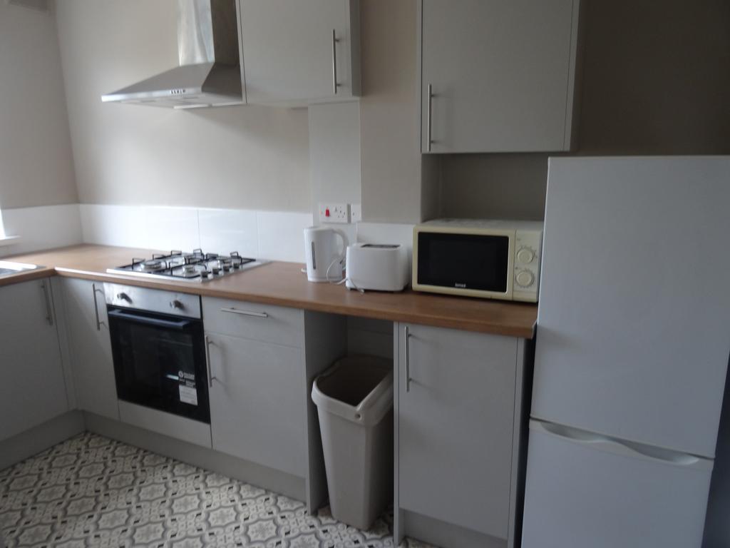 Apartment in Kingston upon Thames - View 3