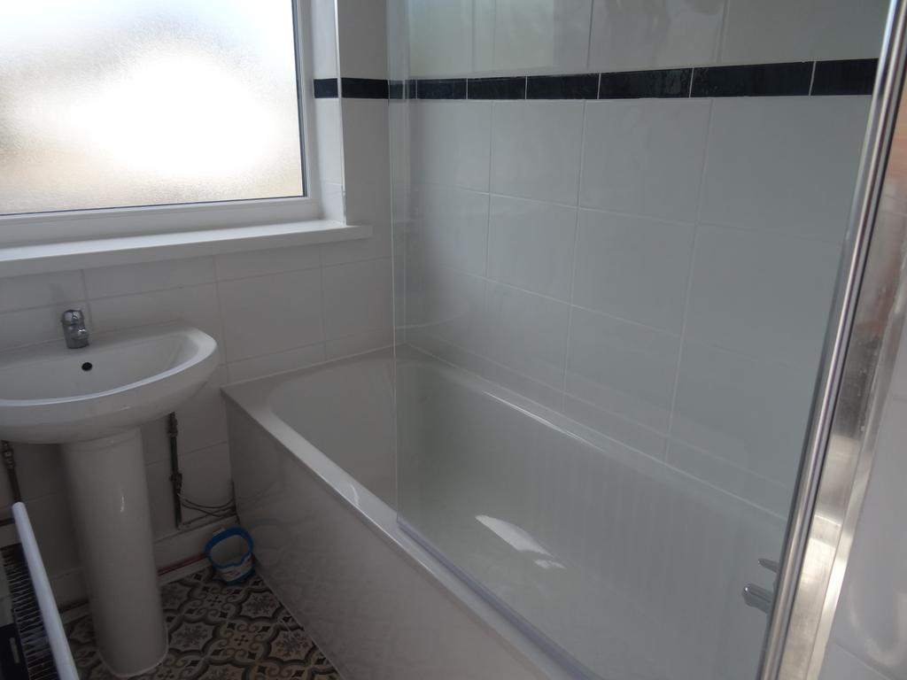 Apartment in Kingston upon Thames - View 4