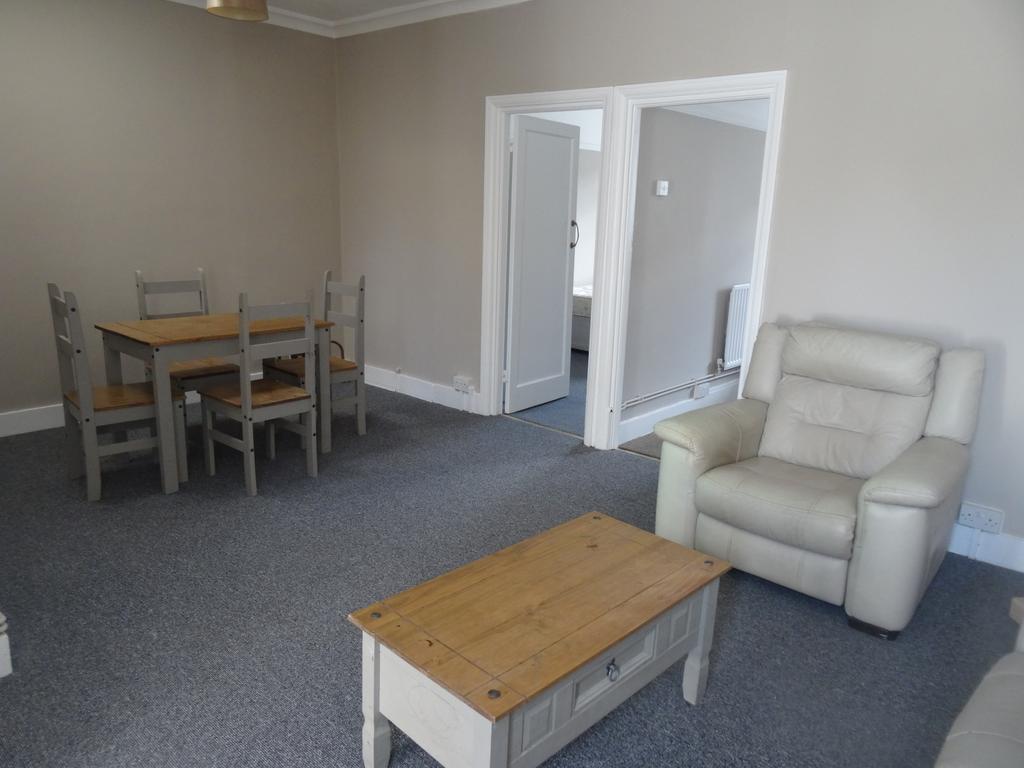 Apartment in Kingston upon Thames - More
