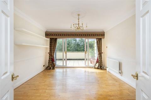 3 bedroom flat to rent, Wyatt Drive, Barnes, London