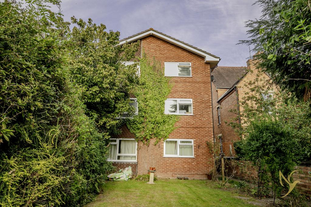 Worcester WR5 2 bed apartment for sale £155,000