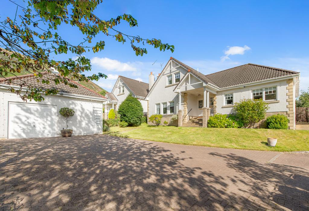 Willison Crescent, Tillicoultry, Clackmannanshire 5 bed detached house