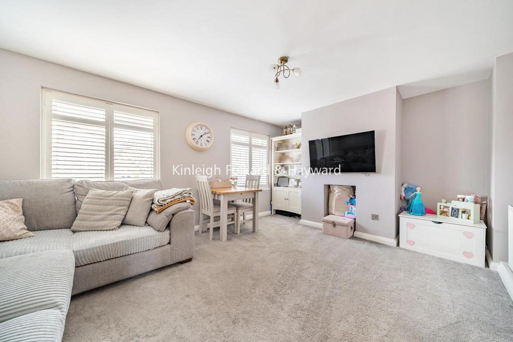 Perry Street Gardens, Chislehurst 2 bed flat for sale £300,000