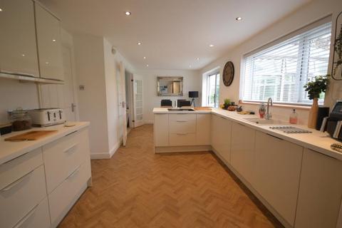 48 Abelia Way, Priorslee, Telford, TF2 9TJ