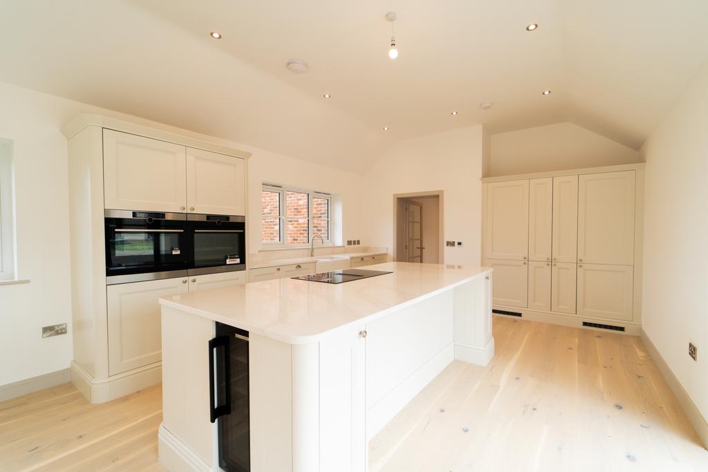 Yarmouth Road, Blofield, Norwich, Norfolk, NR13 4 bed detached house