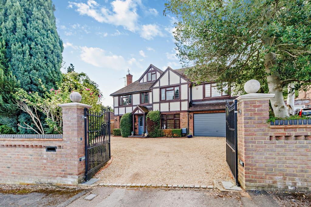 The Mount, Rickmansworth, Herts, WD3 4 bed detached house for sale £