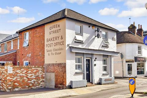 2 bedroom ground floor maisonette for sale, Queen Street, Horsham, West Sussex