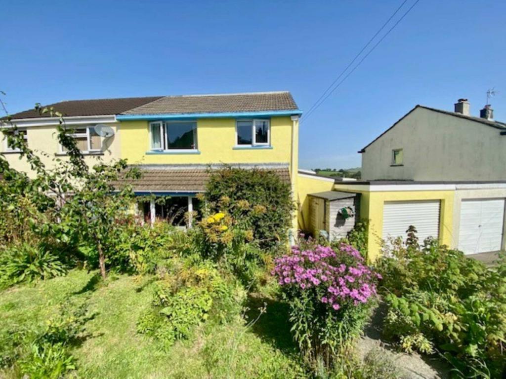 Barn Park, Buckfastleigh TQ11 3 bed semidetached house for sale £260,000