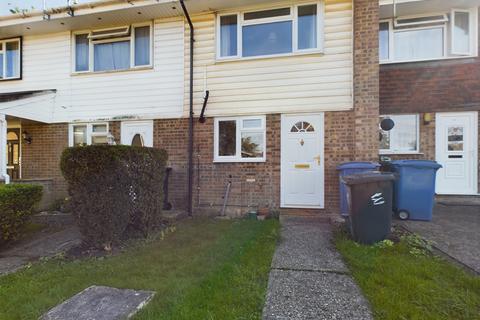 2 bedroom terraced house to rent, Compton Close, Hook, RG27