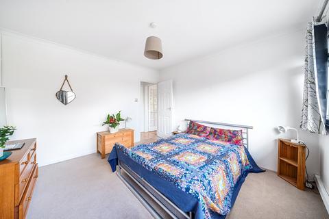 2 bedroom maisonette for sale, Cliveden Place, Shepperton, TW17