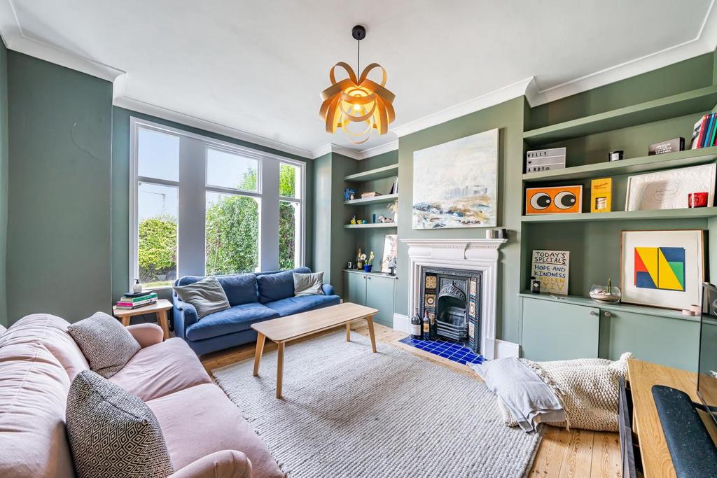Dornton Road, Balham 2 bed flat for sale £725,000