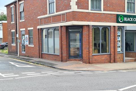 Retail property (high street) to rent, Birmingham Street, Oldbury B69