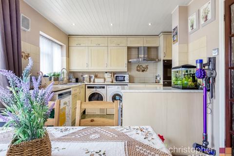 10 Felstead Road, Waltham Cross, EN8 7HB