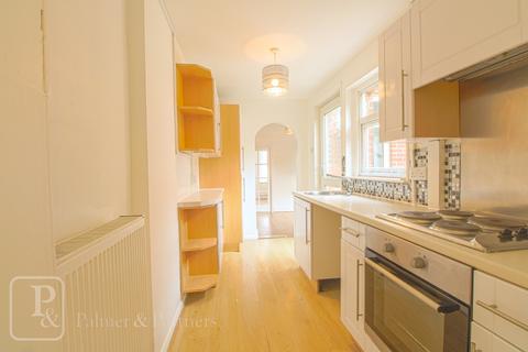 3 bedroom end of terrace house to rent, Bergholt Road, Colchester, Essex, CO4