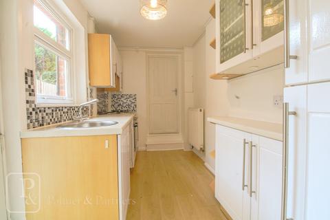 3 bedroom end of terrace house to rent, Bergholt Road, Colchester, Essex, CO4
