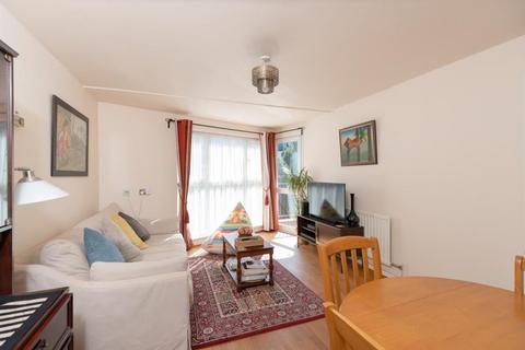 1 bedroom apartment for sale, Garrick Close, W5