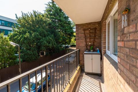 107 Garrick Close, Ealing, London, W5 1AT