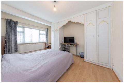 3 bedroom semi-detached house for sale - Orchard Crescent, Edgware, HA8
