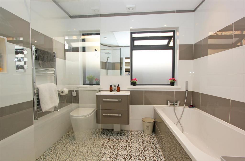 Bathroom ( Ground