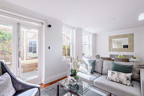 3 bedroom flat to rent, Garden House, Kensington Gardens Square,W2